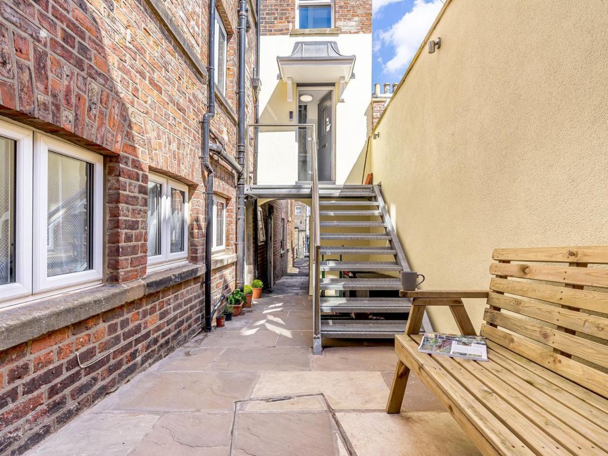 Tower Apartment Whitby Eksteriør billede